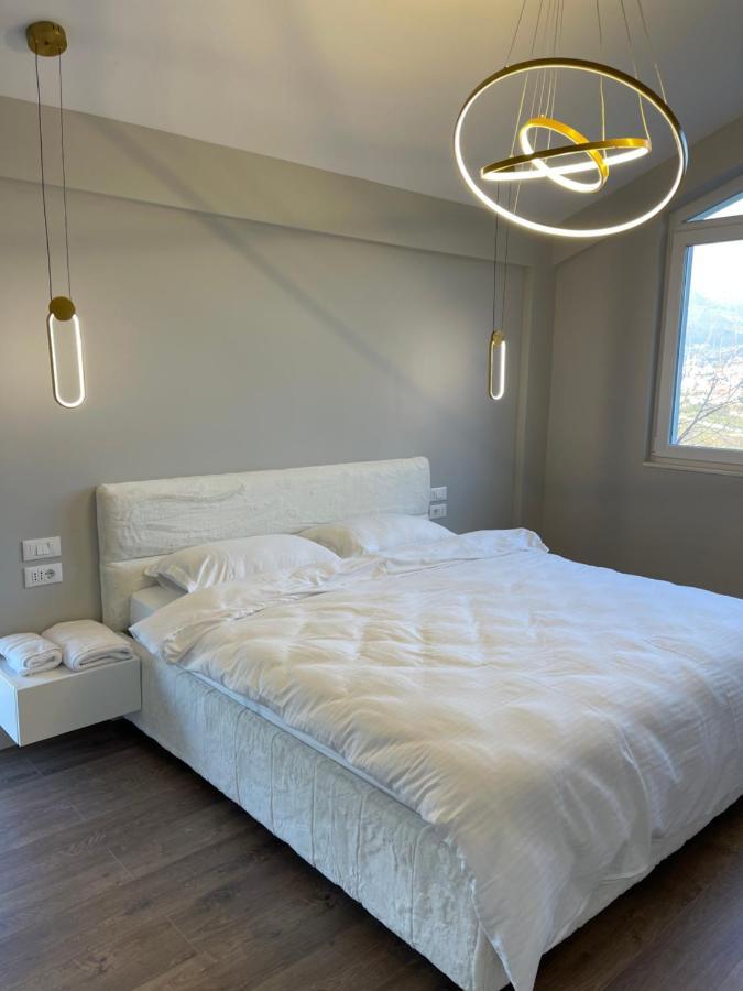 22 Willa Tirana