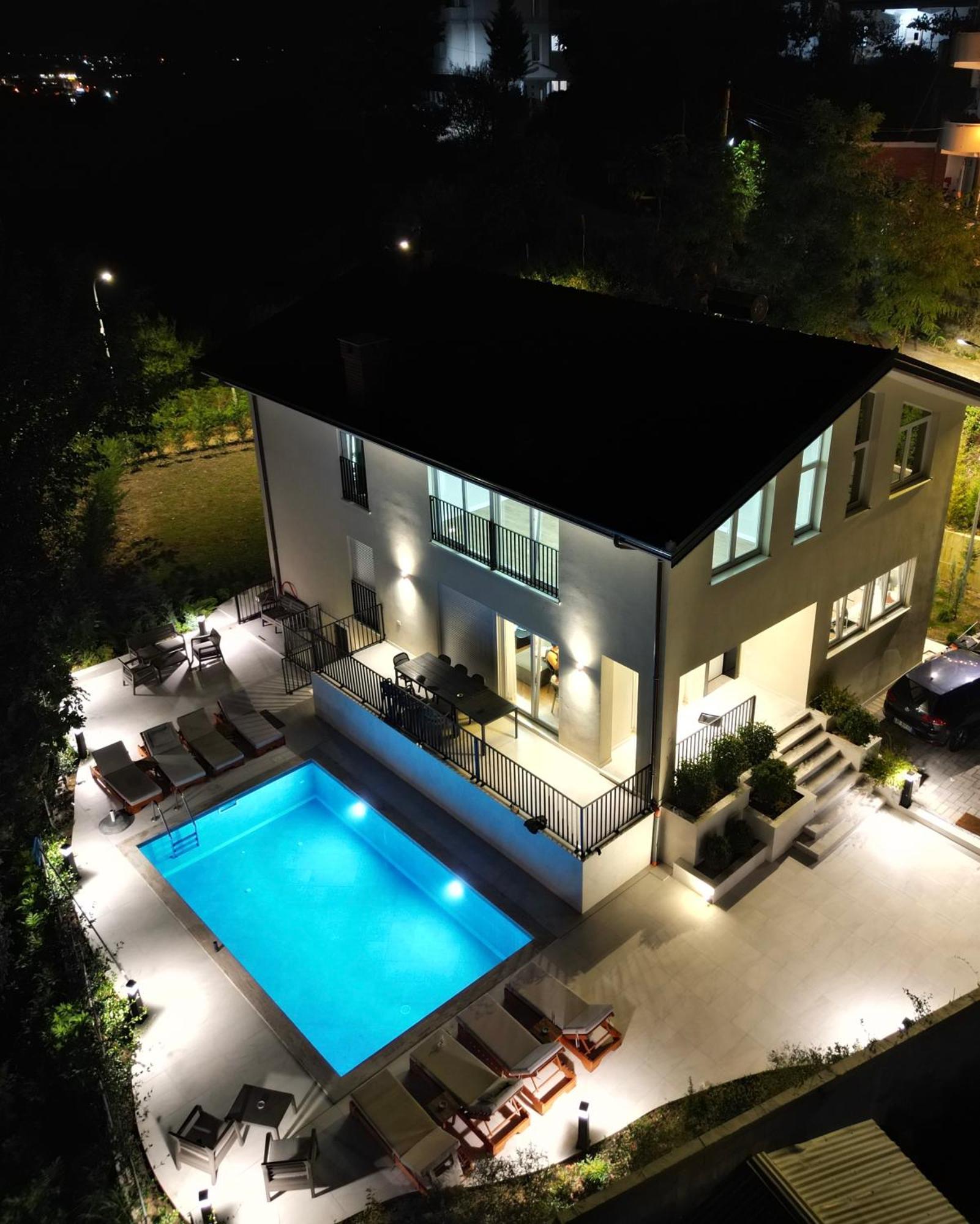 22 * Tirana